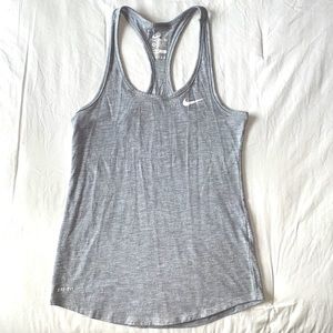 The Nike Tee XS Athletic Cut In Grey